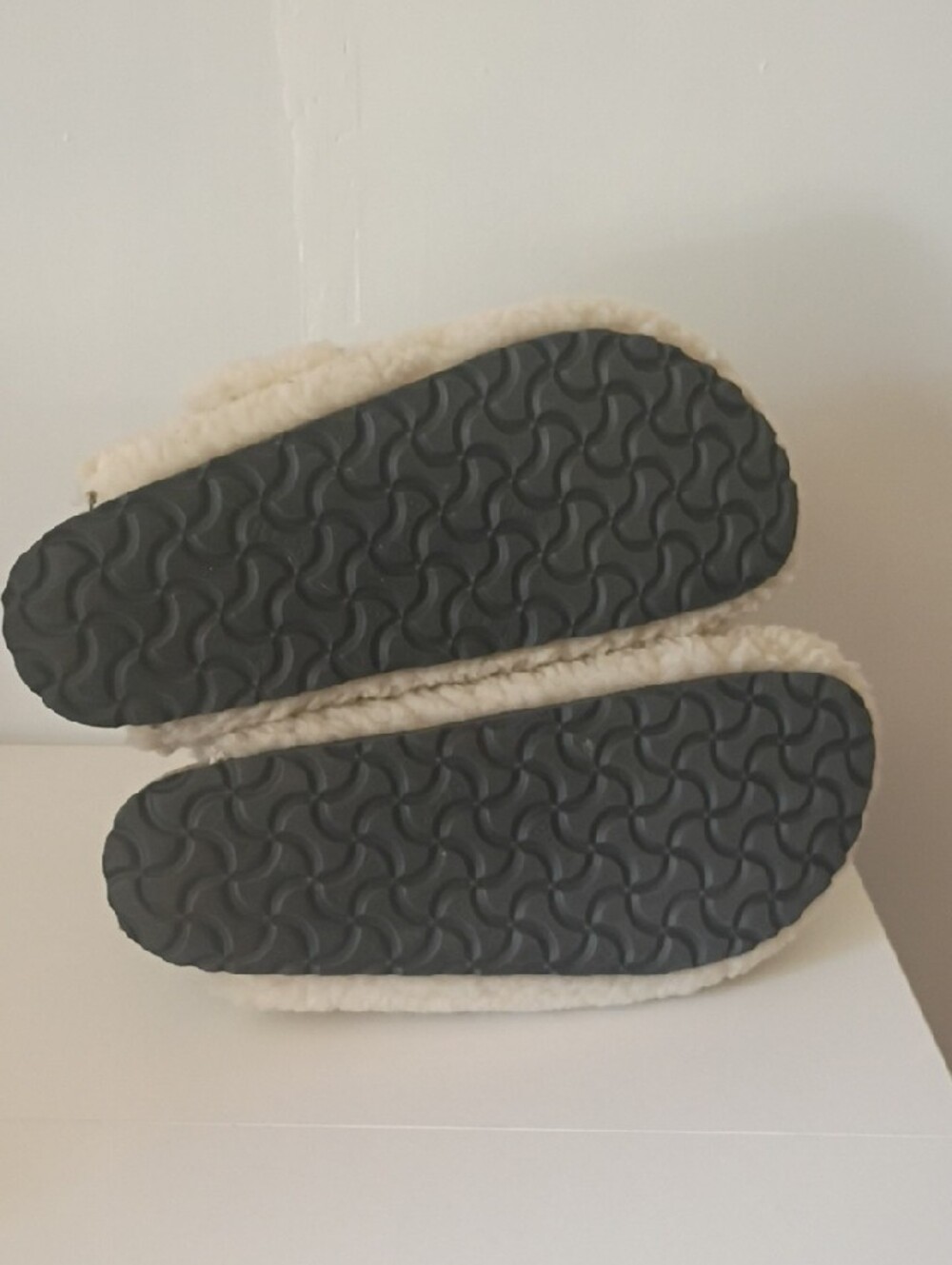 Birkenstock Boston Teddy clogs in the eggshell shearling colorway size 39 US 8 - Picture 3 of 10